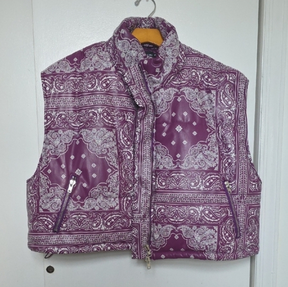 PrettyLittleThing -Patterned Crop Vest - Picture 8 of 9